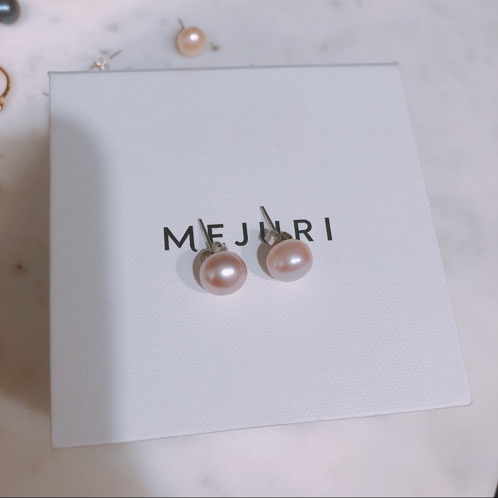 Lavender freshwater pearls studs